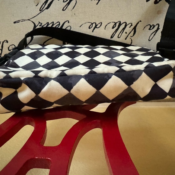 GOGO Essentials Crossbody Bag CheckerBoard Black & White Pattern NWOT - Picture 4 of 4